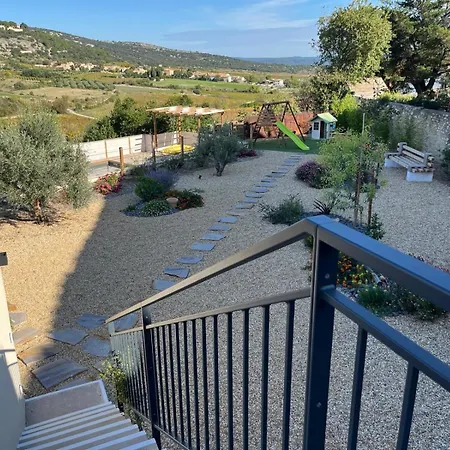 Aigues Vives - Le Patio Montpeyroux