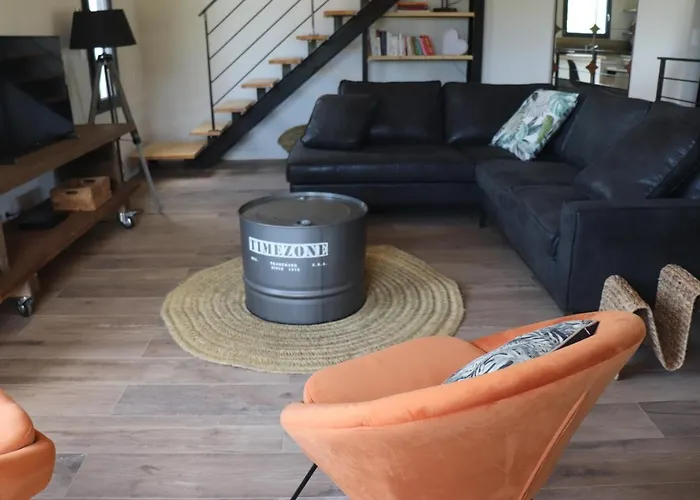 Aigues Vives - Le Patio * Montpeyroux (Herault)