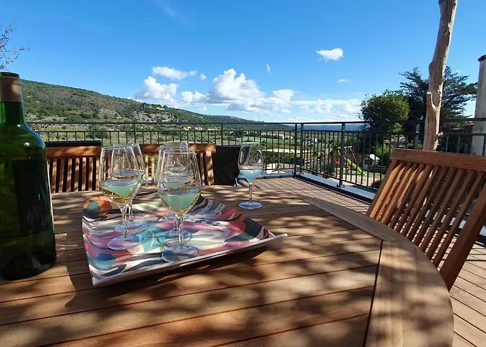 Aigues Vives - Le Patio * Montpeyroux (Herault)