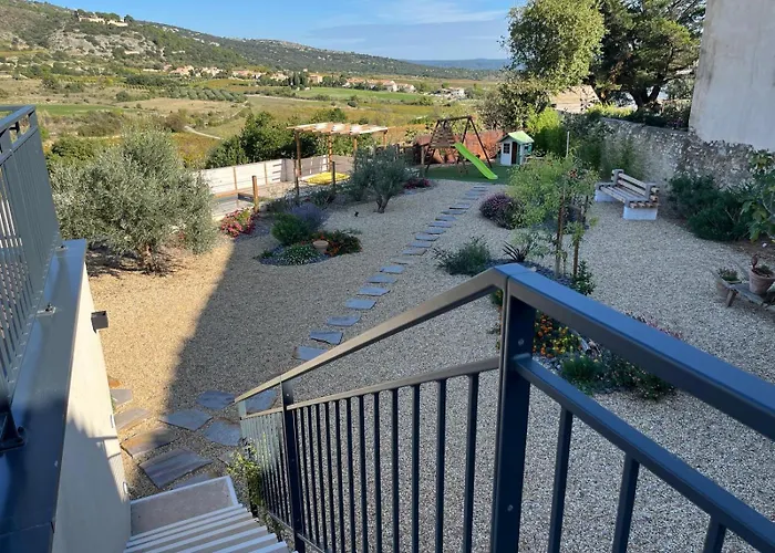 Aigues Vives - Le Patio Montpeyroux (Herault)